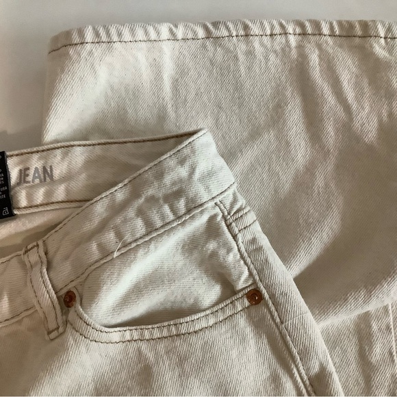 S.O.N.G. Size 7/28 Street Low Rise Jean With Rips Cream Jean. Preloved - Picture 3 of 8